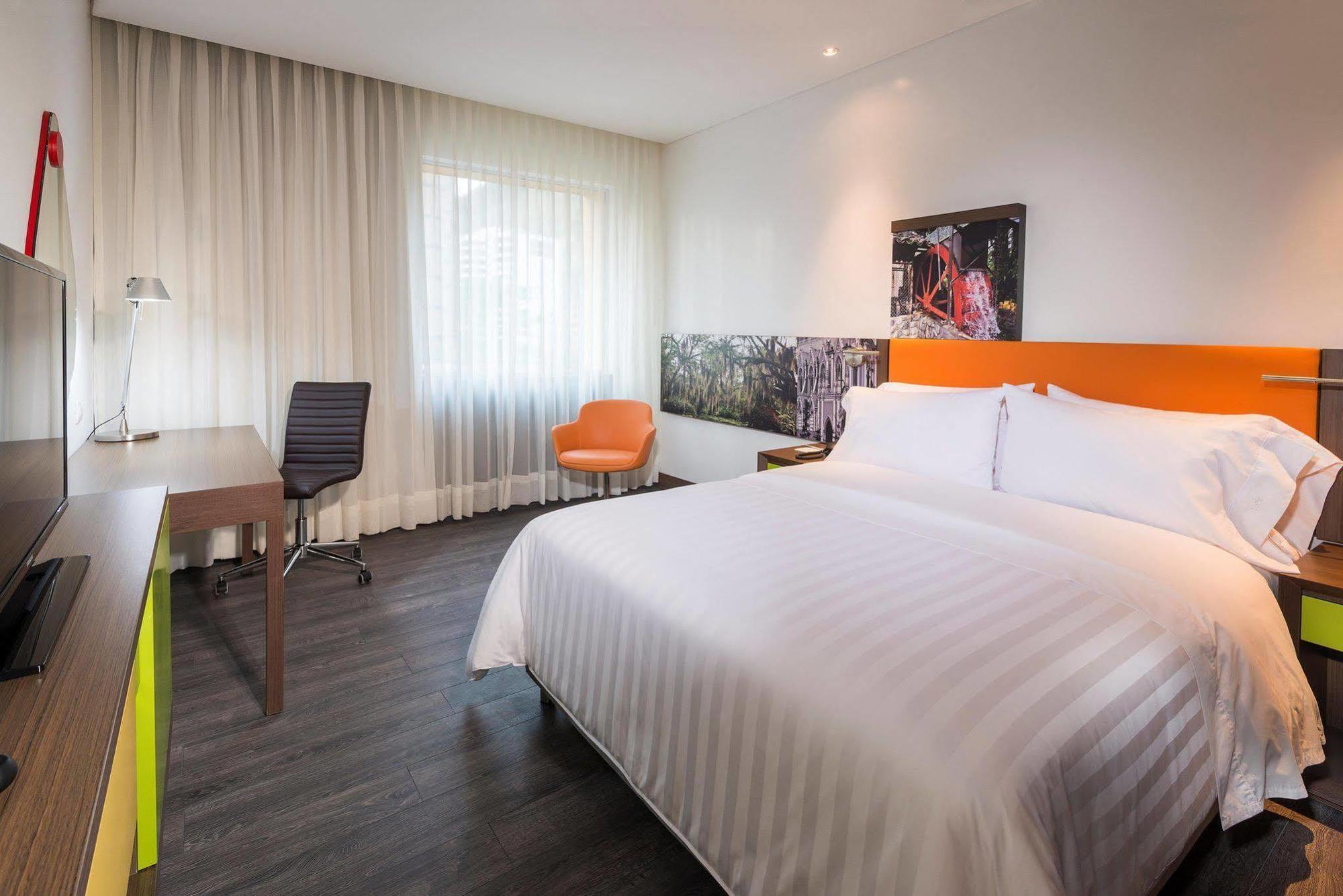 Hotel Hampton By Hilton Cali Exteriér fotografie